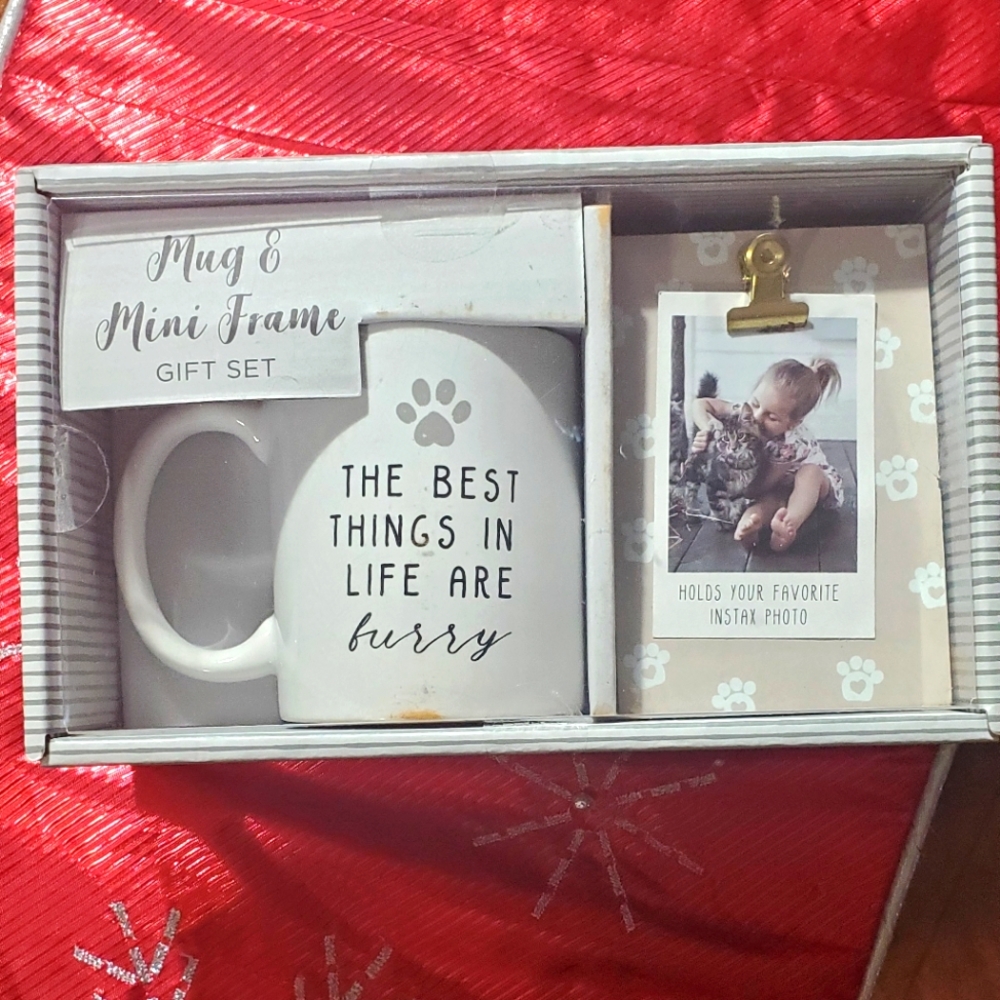 Mug/frame set.The Best things in Life are furry.Stain bottom of mug. Nvr opened